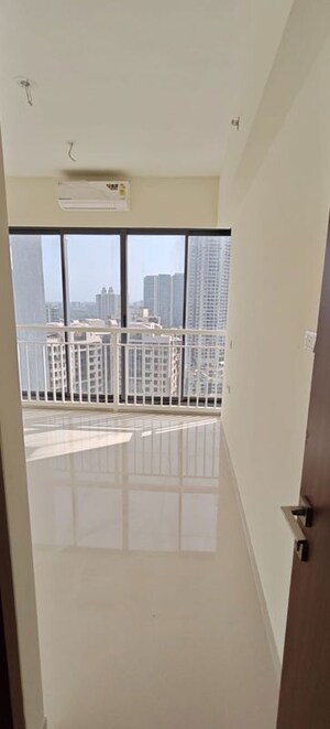 Room in 2 BHK Apartment at Dynamix Divum, Malad East – for Rent