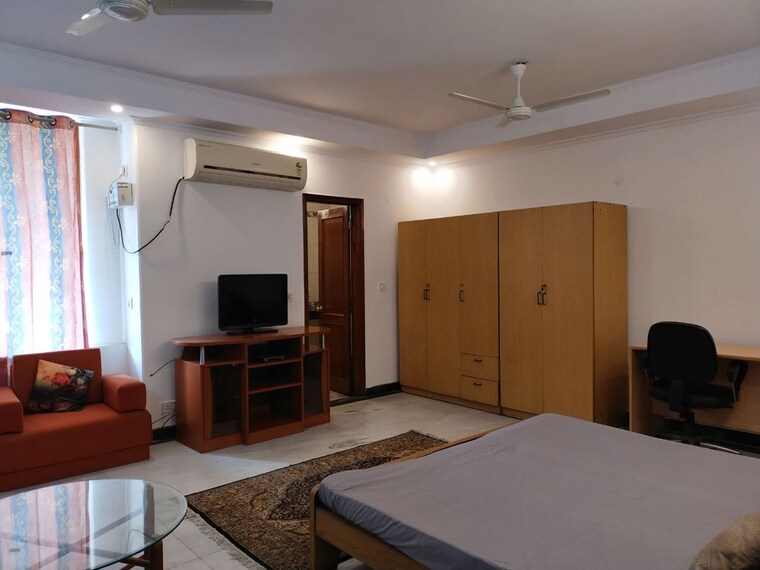 Bedroom, nehru enclave 3 Bedroom 3200 Sq.Ft. Builder Floor In Nehru Enclave Delhi 10607558