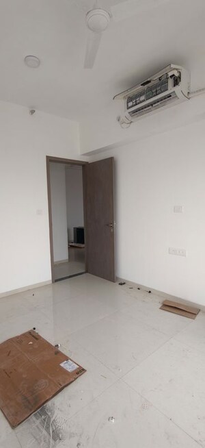 Room in 2 BHK Apartment at Dimples 73 East, Kandivali West – for Rent