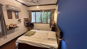 Bedroom in 1 BHK Apartment at Bandra West – for Rent