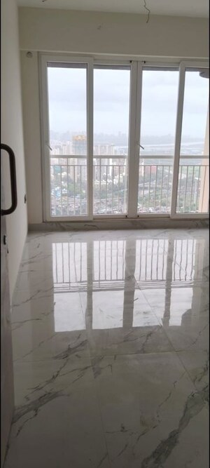 2 BHK Apartment For Rent in Ruparel Sky Green, Kandivali West