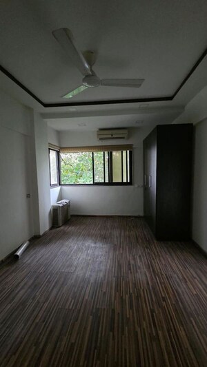 Room in 2 BHK Apartment at Seven Bunglow – for Rent