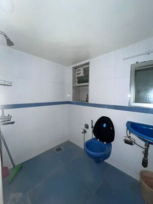Team Area in 2 BHK Apartment at Seven Bunglow – for Rent