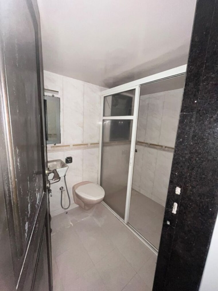 Bathroom, seven bunglow 2 Bedroom 750 Sq.Ft. Apartment In Seven Bunglow Mumbai 10607584