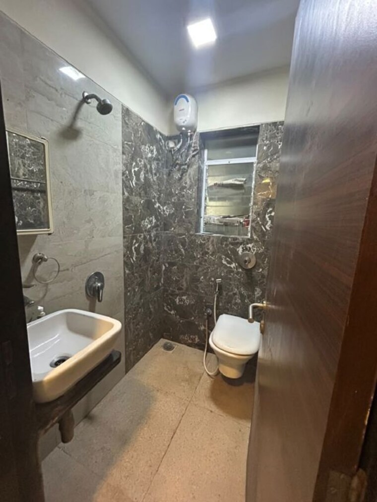 Bathroom, santacruz west 2 Bedroom 700 Sq.Ft. Apartment In Santacruz West Mumbai 10607608