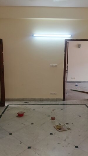 Room in 4 BHK Apartment at Sector 45 – for Rent