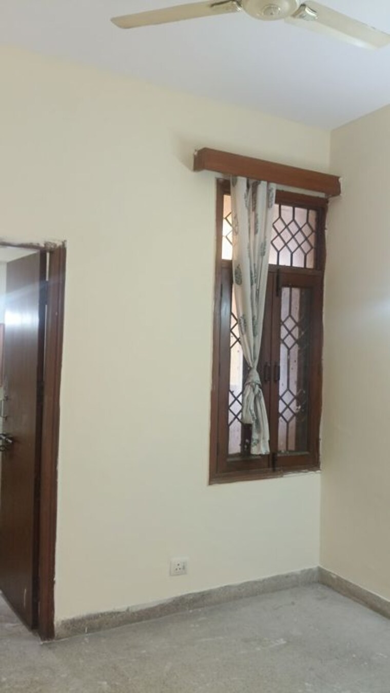 Room, sector 45 4 Bedroom 2100 Sq.Ft. Apartment In Sector 45 Gurgaon 10607604