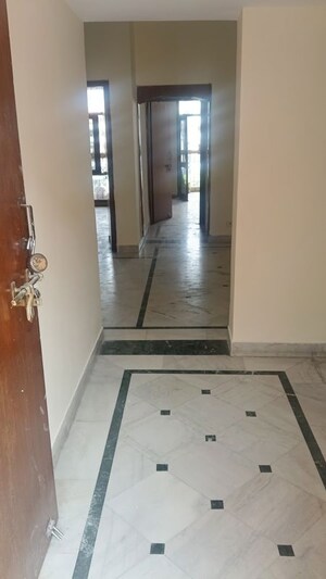 Building Lobby in 4 BHK Apartment at Sector 45 – for Rent