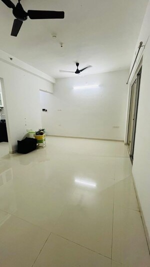 Room in 1 BHK Apartment at Magarpatta City Zinnia, Hadapsar – for Rent