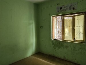 Room in  Apartment at Umarwada – for Sale