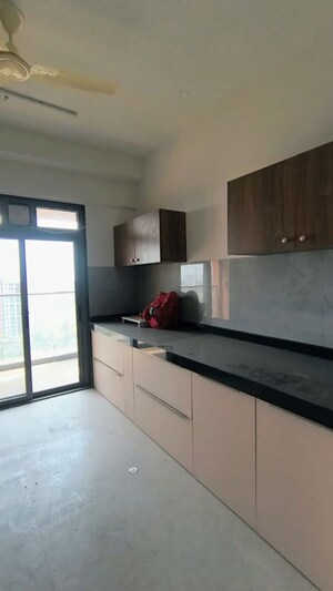 Room in 3 BHK Apartment at Magarpatta Daffodils Apartment, Hadapsar – for Rent