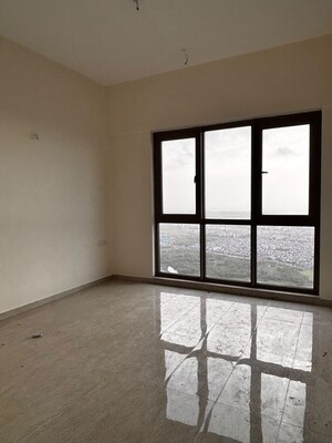 Room in 3.5 BHK Apartment at Sheth Auris Serenity Tower 3, Malad West – for Rent