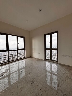 Room in 3.5 BHK Apartment at Sheth Auris Serenity Tower 3, Malad West – for Rent