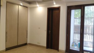 Room in 3 BHK Builder Floor at Nehru Enclave – for Rent
