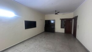 Room in 3 BHK Builder Floor at Nehru Enclave – for Rent