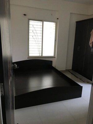 Room in 3 BHK Apartment at Besa – for Rent