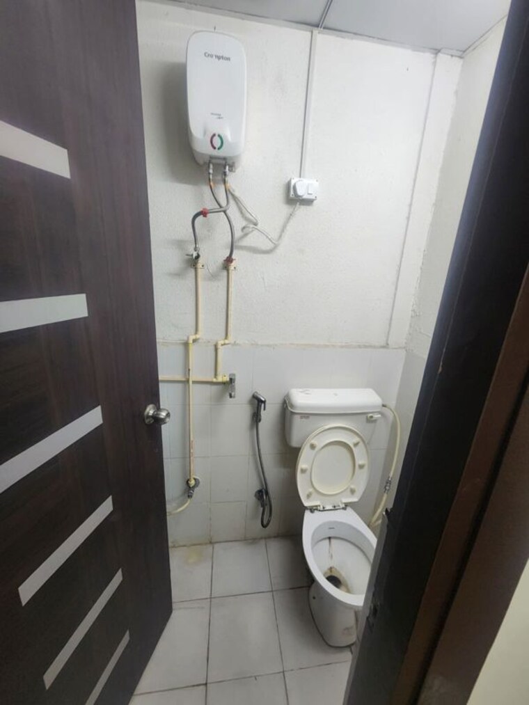 Bathroom, gaur-saundaryam 3.5 Bedroom 1990 Sq.Ft. Apartment In Tech Zone 4 Greater Noida Greater Noida 10607723