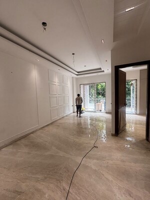 Room in 3 BHK Builder Floor at Safdarjung Enclave – for Sale