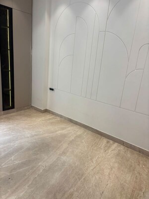 Room in 3 BHK Builder Floor at Safdarjung Enclave – for Sale
