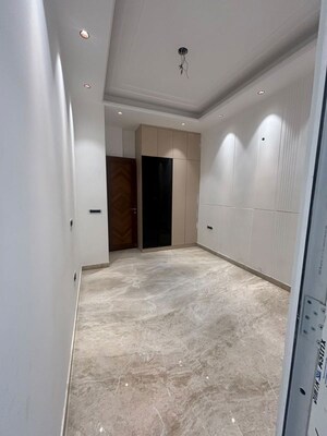 Room in 3 BHK Builder Floor at Safdarjung Enclave – for Sale