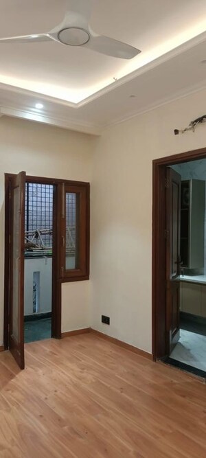 Room in 3 BHK Builder Floor at Shivalik Colony – for Rent
