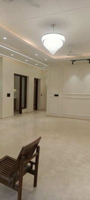 Room in 3 BHK Builder Floor at Shivalik Colony – for Rent