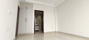 Room in 3 BHK Builder Floor at Safdarjung Enclave – for Rent