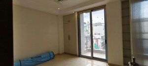 Room in 3 BHK Builder Floor at Safdarjung Enclave – for Rent