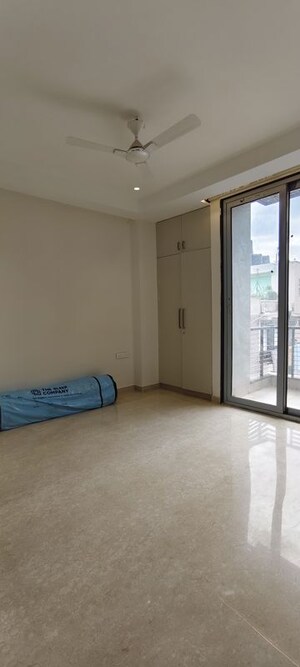 Room in 3 BHK Builder Floor at Safdarjung Enclave – for Rent