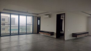 Room in 3 BHK Builder Floor at Jubilee Hills – for Rent