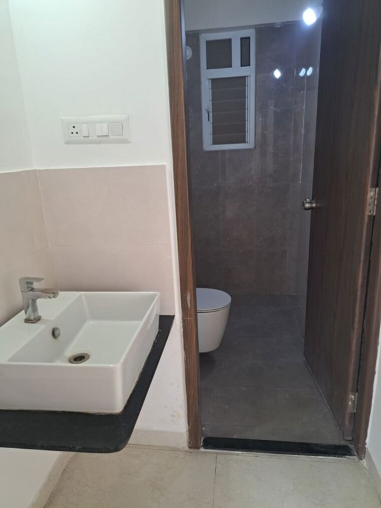 Bathroom, unique-youtopia 2 Bedroom 900 Sq.Ft. Apartment In Kharadi Pune 10607875