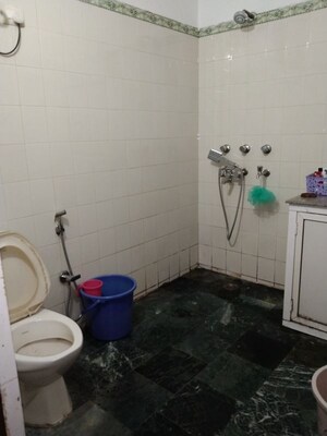 Bathroom in 2.5 BHK Villa at Sector 21 – for Rent