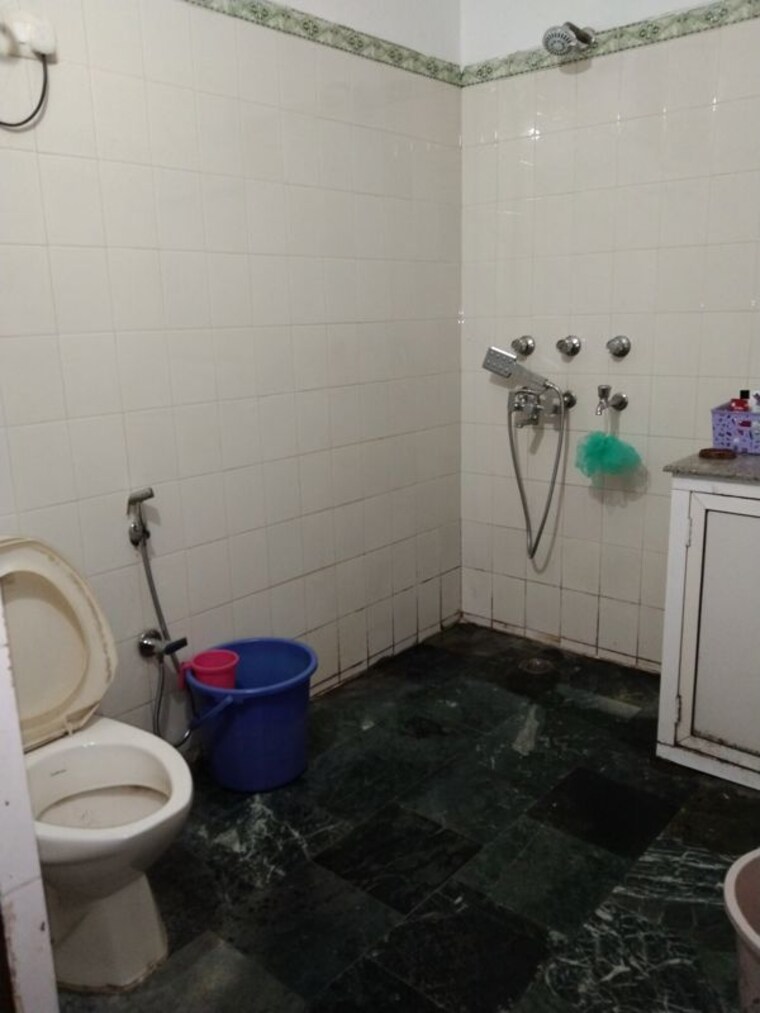 Bathroom, sector 21 2.5 Bedroom 1200 Sq.Ft. Villa In Sector 21 Gurgaon 10607886