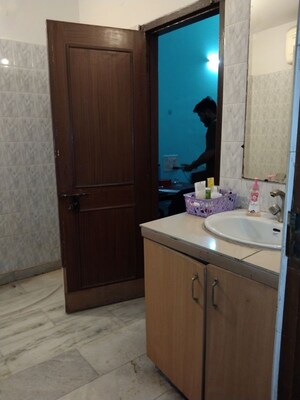 Bathroom in 2.5 BHK Villa at Sector 21 – for Rent