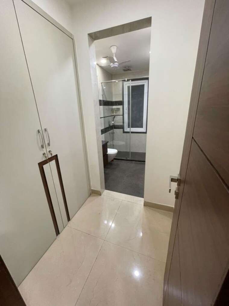 Bathroom, sector 27 3 Bedroom 2000 Sq.Ft. Builder Floor In Sector 27 Gurgaon 10607891