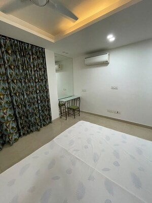 Room in 3 BHK Builder Floor at Sector 27 – for Rent