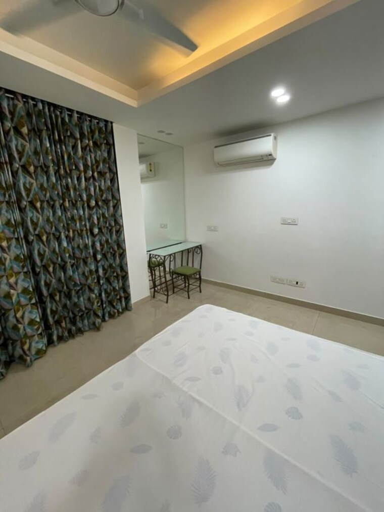 Room, sector 27 3 Bedroom 2000 Sq.Ft. Builder Floor In Sector 27 Gurgaon 10607891