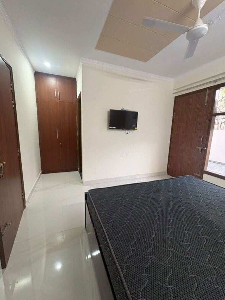 Kitchen, sector 27 3 Bedroom 2000 Sq.Ft. Builder Floor In Sector 27 Gurgaon 10607891