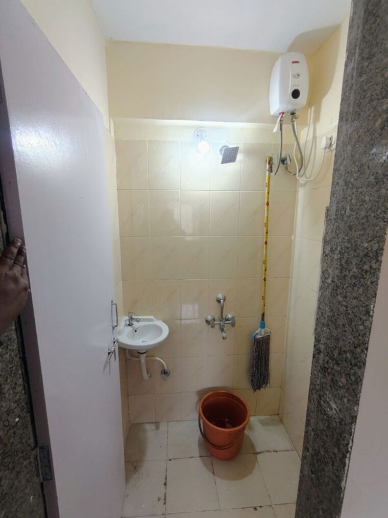 Bathroom, sainath-chs 1 Bedroom 315 Sq.Ft. Apartment In Worli Mumbai 10607900
