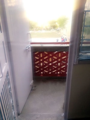 Balcony in 1 BHK Builder Floor at Kendriya Vihar Noida, Sector 51 – for Rent