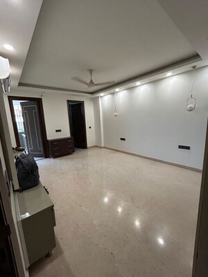 Furnished Amenities in 3 BHK Builder Floor at Shivalik Colony – for Rent