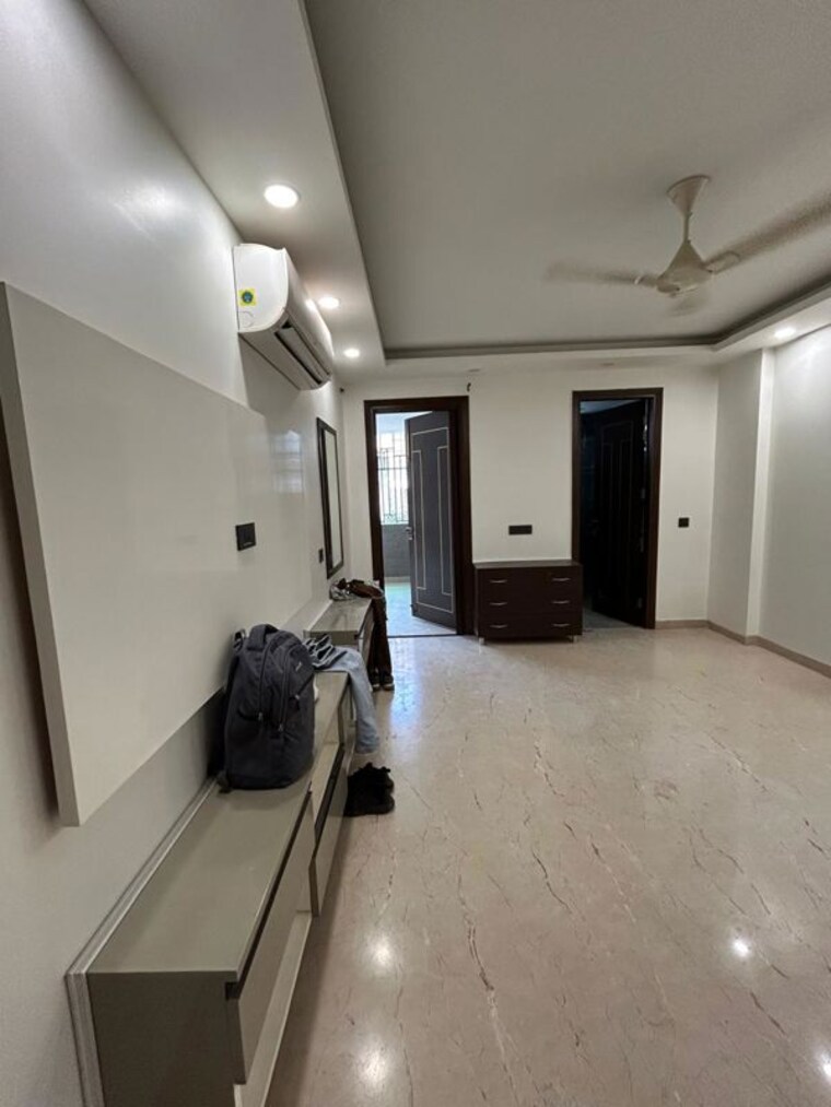 Room, shivalik colony 3 Bedroom 1500 Sq.Ft. Builder Floor In Shivalik Colony Delhi 10607908