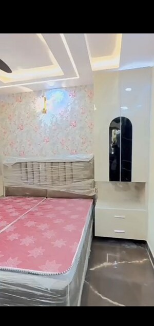 Furnished Amenities in 3 BHK Builder Floor at Raja Puri – for Sale