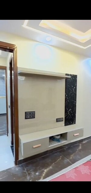 Furnished Amenities in 3 BHK Builder Floor at Raja Puri – for Sale