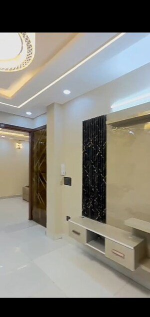 Building Lobby in 3 BHK Builder Floor at Raja Puri – for Sale