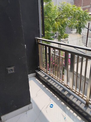 Balcony in 1 BHK Apartment at Sainik Farm – for Rent