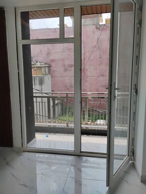 Balcony in 1 BHK Apartment at Sainik Farm – for Rent