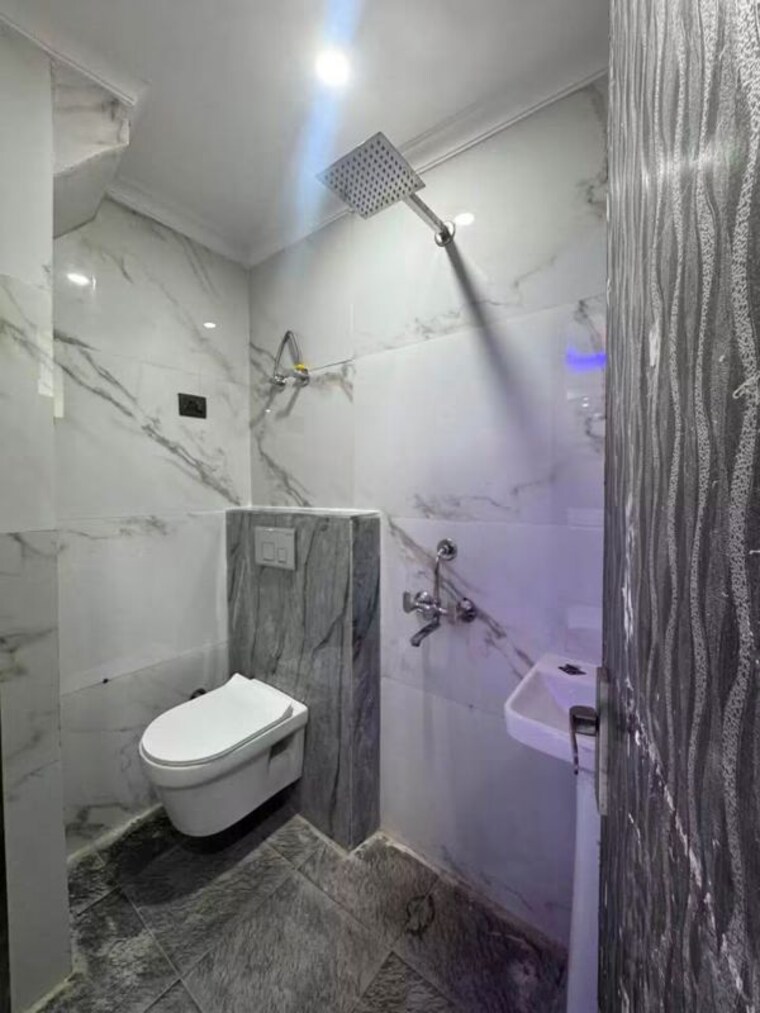 Bathroom, chattarpur 3 Bedroom 1250 Sq.Ft. Apartment In Chattarpur Delhi 10607940