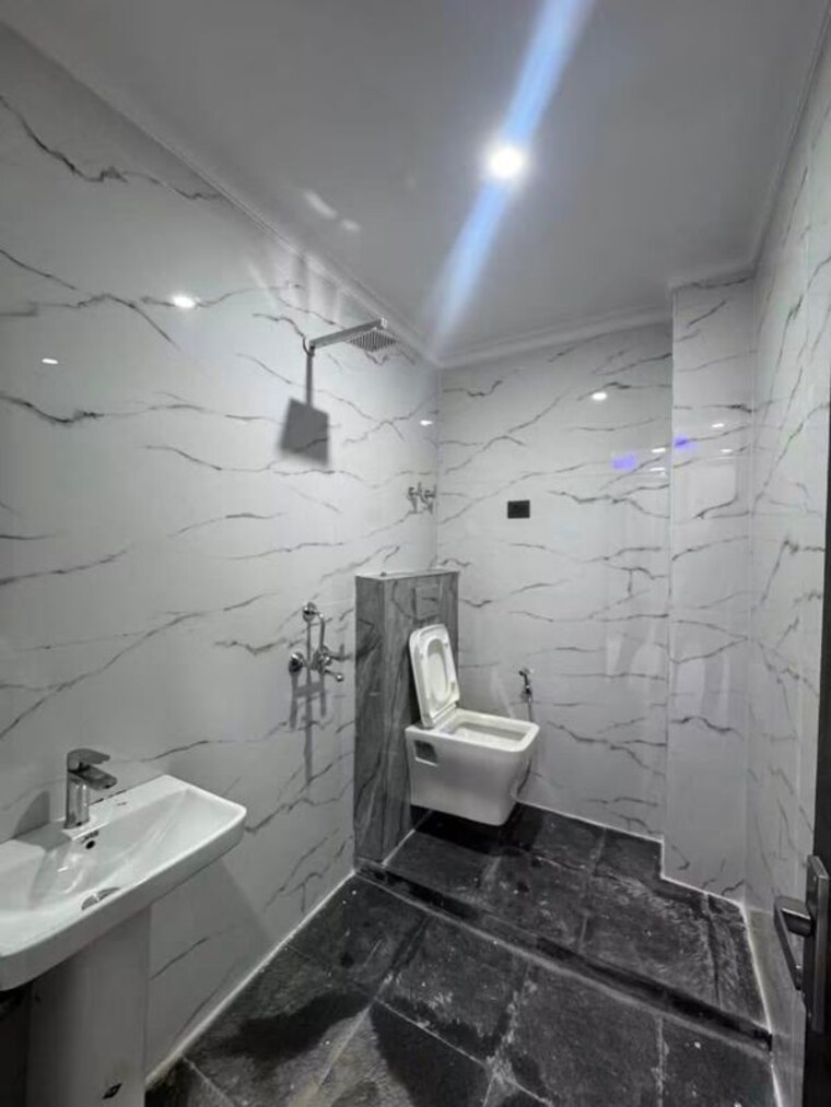 Bathroom, chattarpur 3 Bedroom 1250 Sq.Ft. Apartment In Chattarpur Delhi 10607940