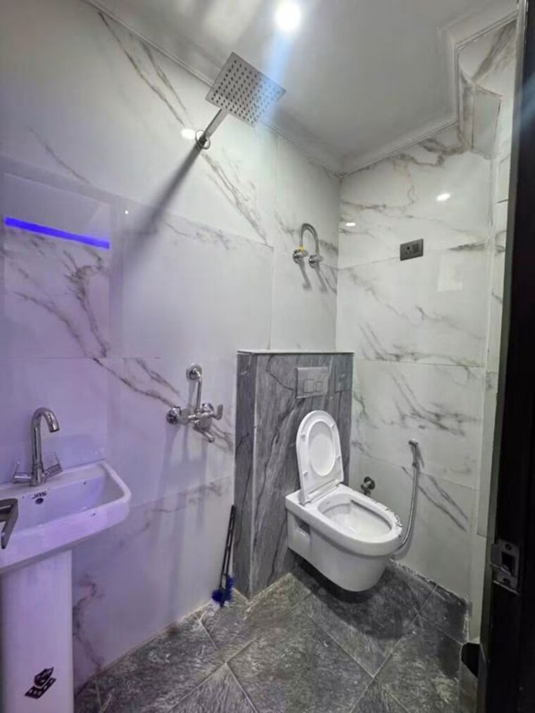 Bathroom, chattarpur 3 Bedroom 1250 Sq.Ft. Apartment In Chattarpur Delhi 10607940